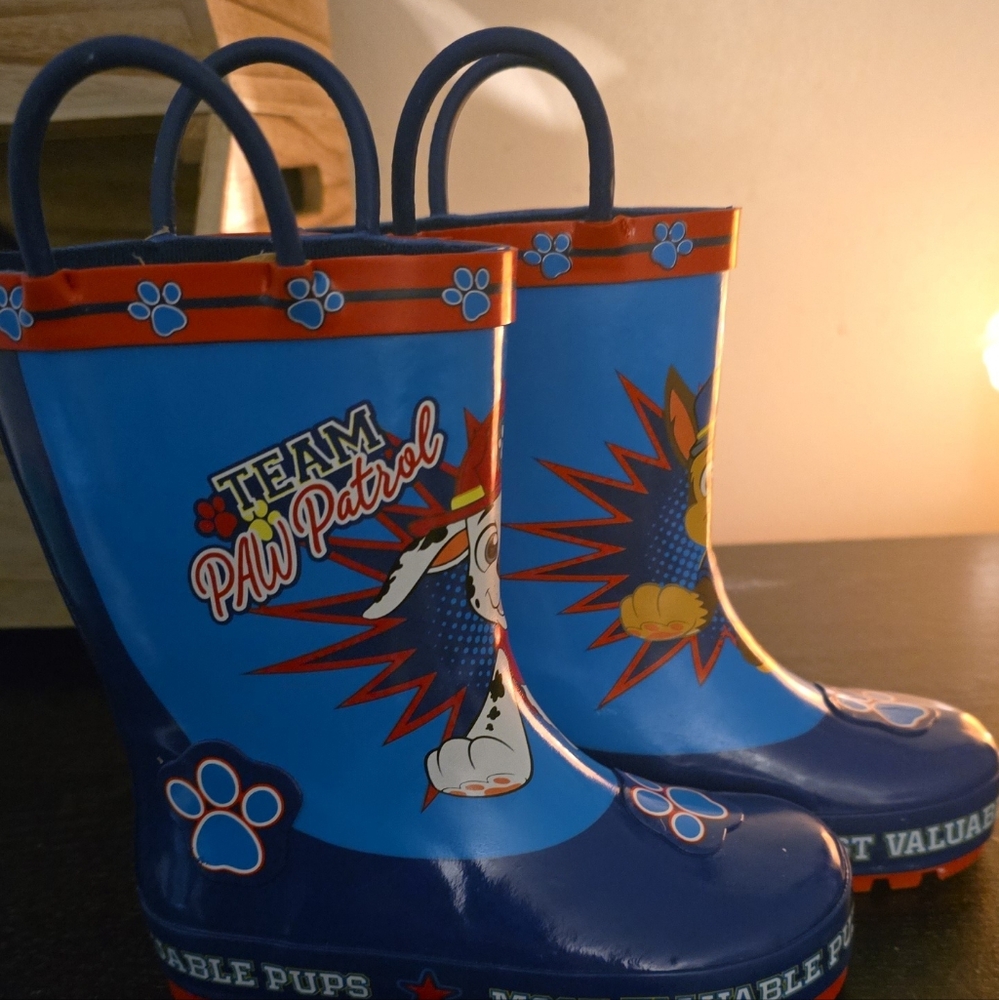 Boys paw patrol rain boots size 7/8